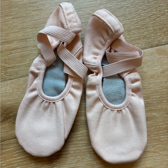 Brand new in box Capezio ballet slippers. - Picture 2 of 4